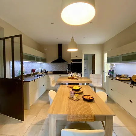 Charre Mas Provencal Avec Piscine Privee *